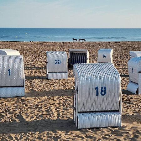Studio Avec Terrasse, Parking Prive Et Acces Direct A La Plage - Fr-1-465-86 Merville-Franceville-Plage Zewnętrze zdjęcie
