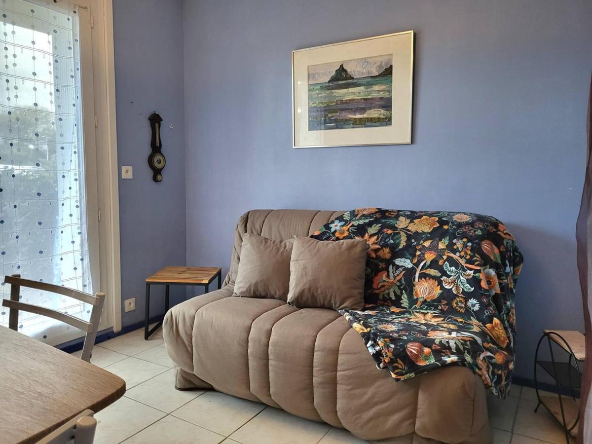 Studio Avec Terrasse, Parking Prive Et Acces Direct A La Plage - Fr-1-465-86 Merville-Franceville-Plage Zewnętrze zdjęcie