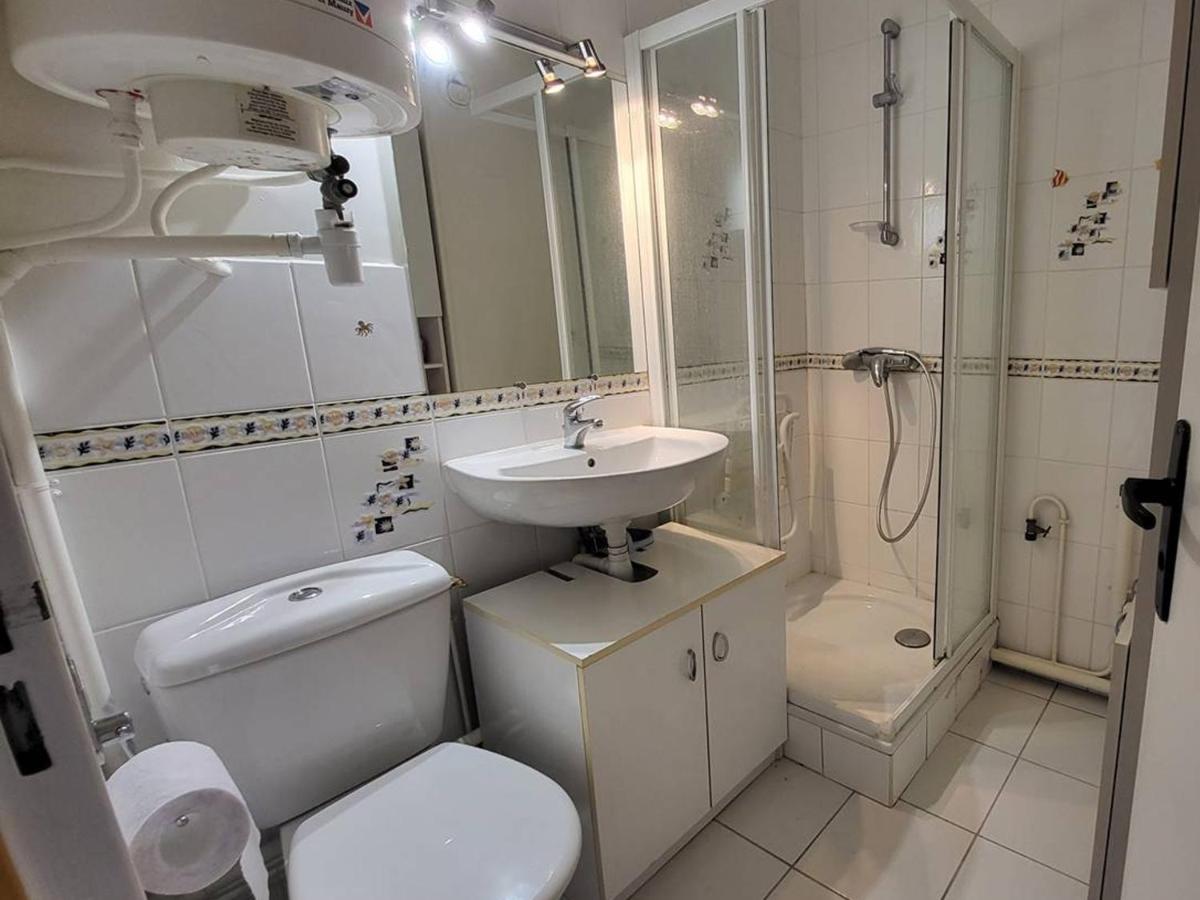 Studio Avec Terrasse, Parking Prive Et Acces Direct A La Plage - Fr-1-465-86 Merville-Franceville-Plage Zewnętrze zdjęcie